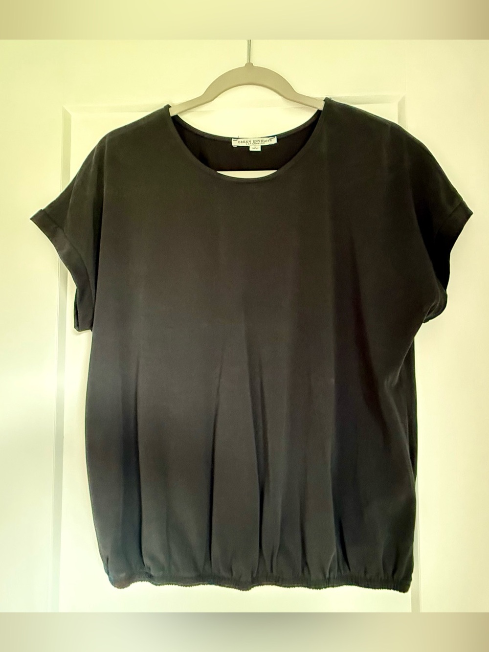 Green Envelope Black Short-Sleeve Pullover Top